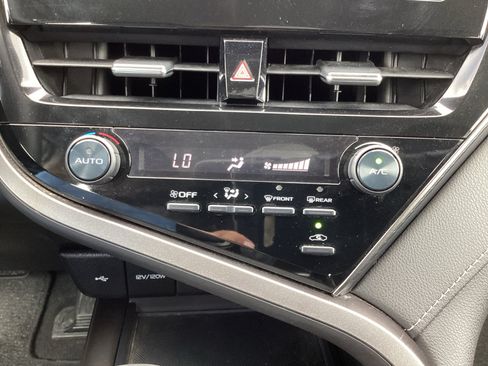 Used 2021 Toyota Camry SE FWD image 20