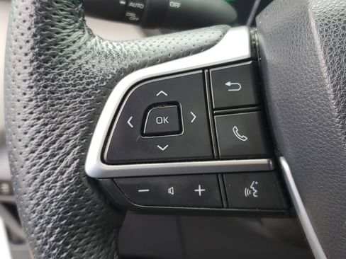 Used 2022 Toyota Sienna Limited image 27