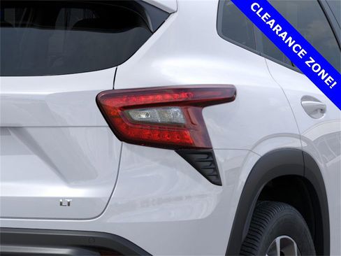 New 2025 Chevrolet Trax LT w/ Sunroof Package image 11