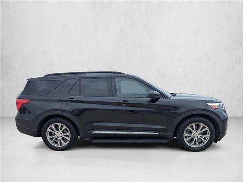 Used 2020 Ford Explorer XLT w/ Equipment Group 202A RWD image 4