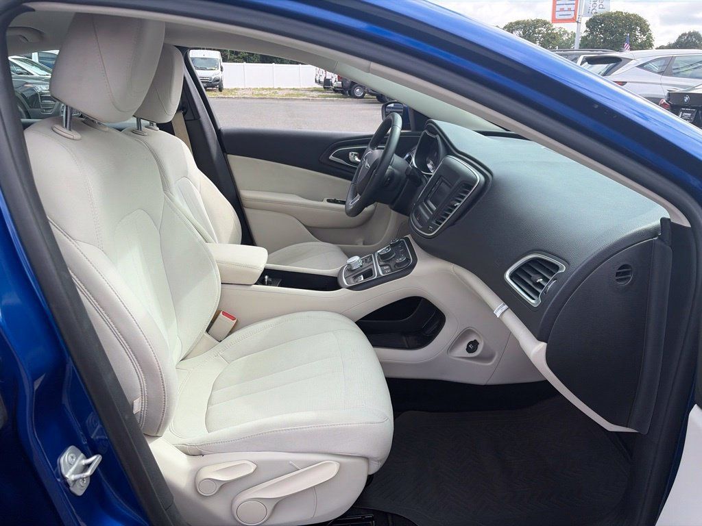 Used 2015 Chrysler 200 Limited w/ Convenience Group FWD image 11