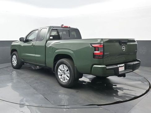 Used 2024 Nissan Frontier SV w/ SV Convenience Package RWD image 3