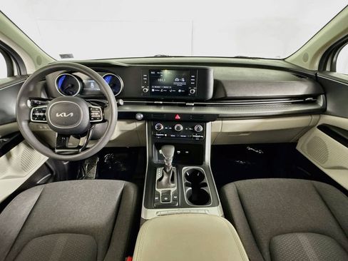 Used 2023 Kia Carnival LX w/ Paint Protection Package FWD image 28