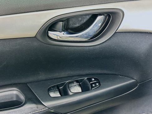 Used 2016 Nissan Sentra S FWD image 15
