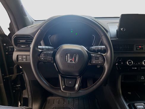 Used 2025 Honda Pilot TrailSport image 11