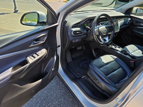 Used 2023 Chevrolet Bolt EUV Premier w/ Sun & Sound Package FWD image 19