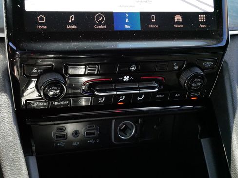 Used 2023 Jeep Grand Cherokee Limited w/ Black Appearance Package AWD/4WD image 23