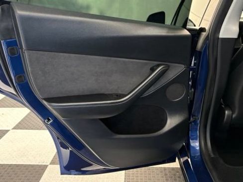 Used 2023 Tesla Model Y Performance AWD/4WD image 19