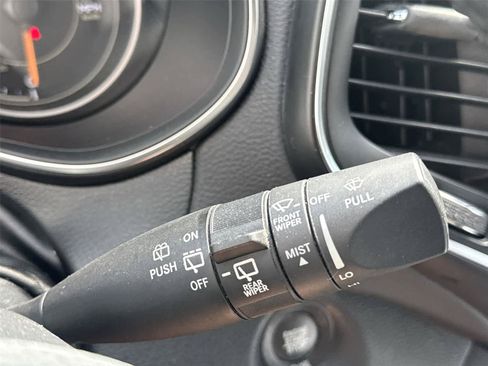 Used 2019 Jeep Cherokee Latitude Plus AWD/4WD image 26