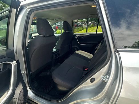 Used 2021 Toyota RAV4 LE AWD/4WD image 21