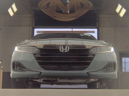 Used 2021 Honda Accord Sport image 2