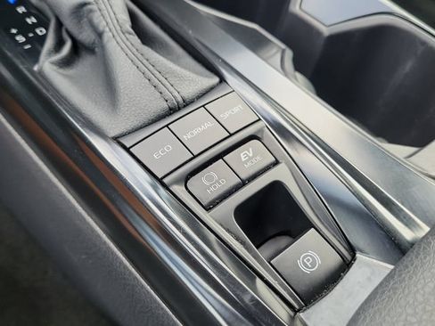 Used 2025 Toyota Camry SE FWD image 35