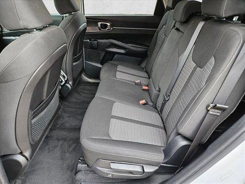 Used 2022 Kia Sorento LX image 18