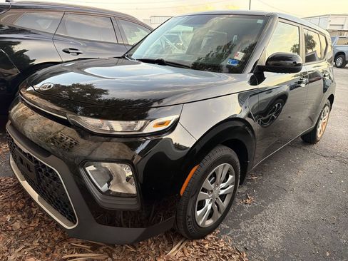 Certified 2021 Kia Soul LX FWD image 3