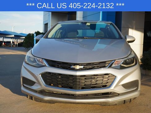 Used 2018 Chevrolet Cruze LT image 3