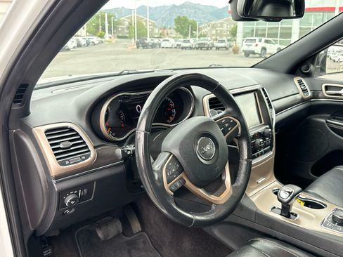 Used 2015 Jeep Grand Cherokee Limited w/ Luxury Group II AWD/4WD image 11
