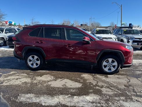 Used 2021 Toyota RAV4 XLE w/ Convenience Package image 8