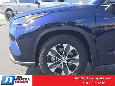 Used 2026 Toyota Highlander XLE AWD/4WD image 8