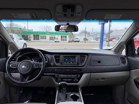 Used 2019 Kia Sedona EX image 25
