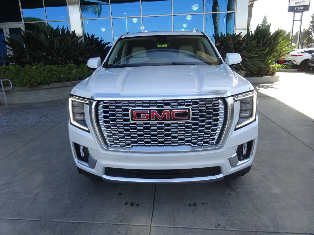 Certified 2022 GMC Yukon XL Denali w/ Denali Premium Package AWD/4WD image 2