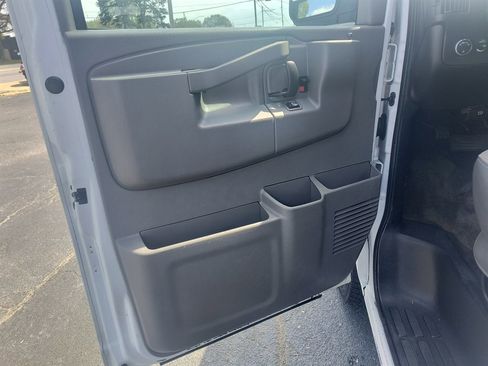 Used 2019 Chevrolet Express 3500 LT w/ LT Preferred Equipment Group RWD image 17