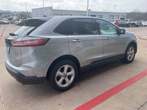 Used 2020 Ford Edge SE image 6