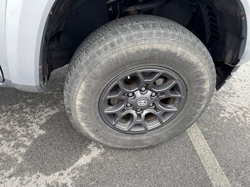 Used 2017 Toyota Tacoma SR5 w/ Tow Package image 11