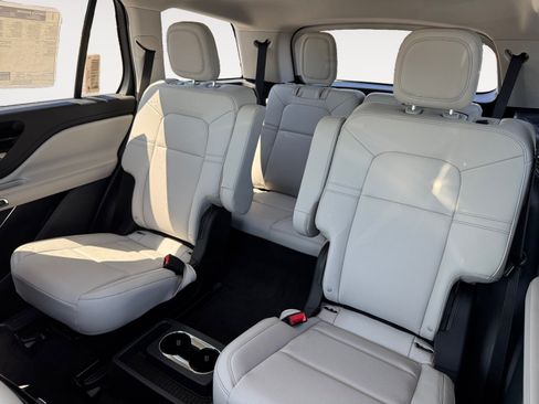 New 2026 Lincoln Aviator AWD image 17