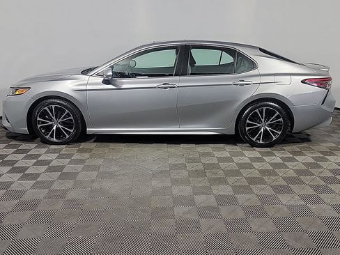 Used 2018 Toyota Camry SE w/ Moonroof Package image 11