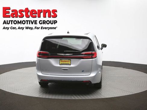 Used 2023 Chrysler Pacifica Touring-L FWD image 40