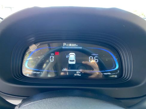 Used 2025 Hyundai Venue FWD image 14