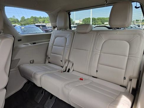 Used 2021 Lincoln Navigator Reserve w/ Luxury Package RWD image 17
