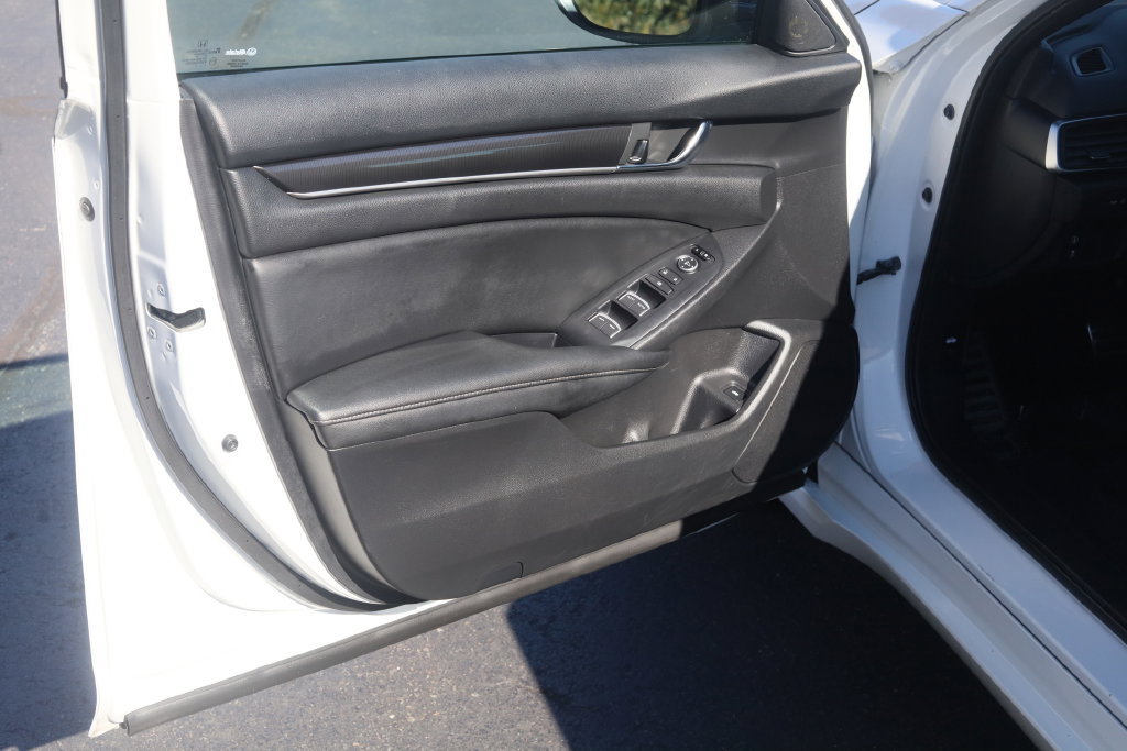 Used 2019 Honda Accord Sport image 3