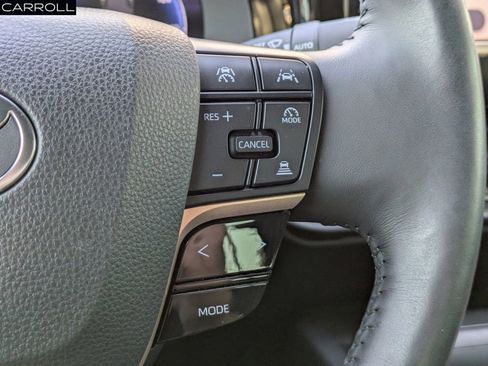 Used 2023 Toyota Crown Limited image 29