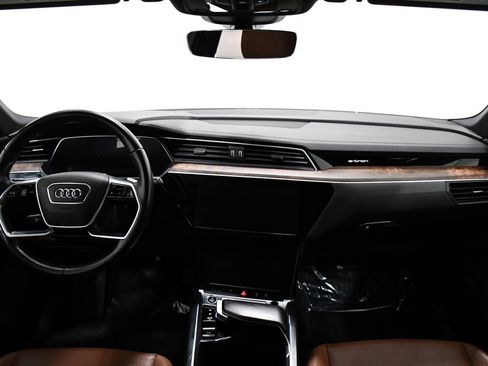 Used 2022 Audi e-tron Premium Plus w/ Premium Plus Package image 9