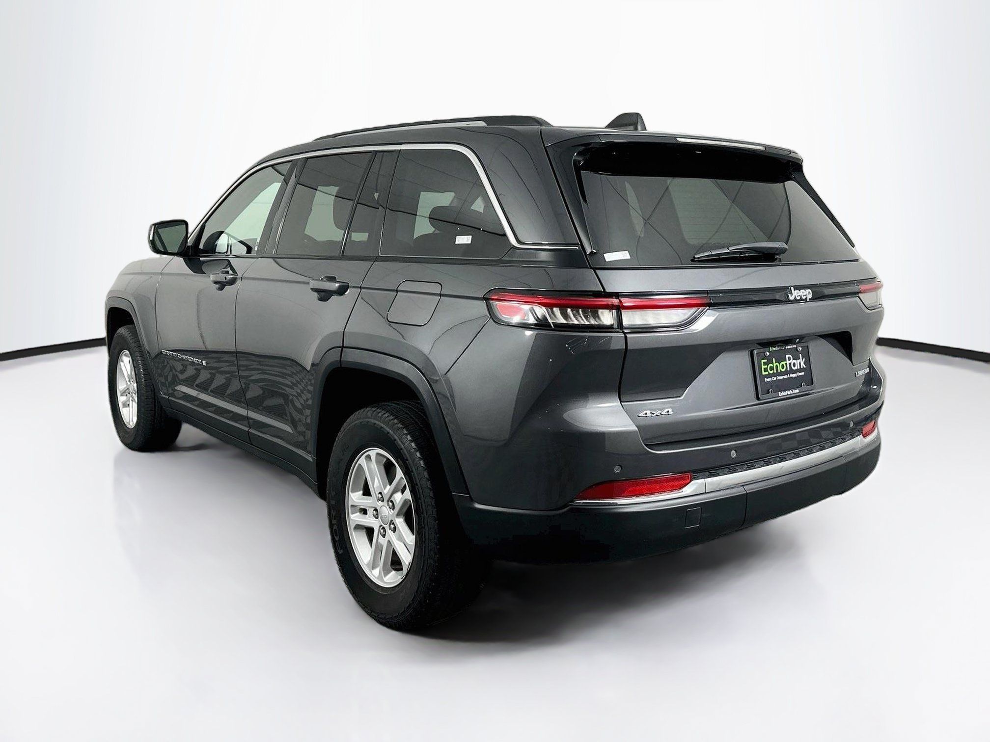 Used 2023 Jeep Grand Cherokee Laredo w/ Luxury Tech Group I AWD/4WD image 5