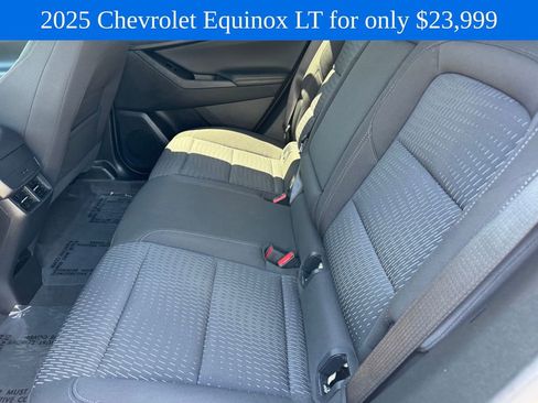 Used 2025 Chevrolet Equinox LT FWD image 13