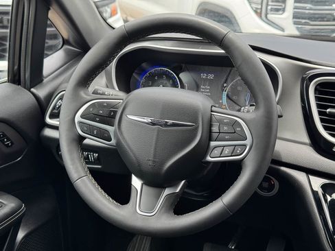 Used 2025 Chrysler Pacifica Select FWD image 23