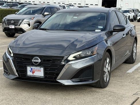 Used 2025 Nissan Altima 2.5 S image 4