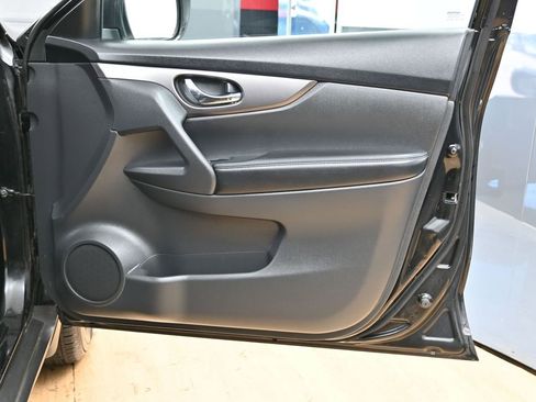 Used 2015 Nissan Rogue S image 30