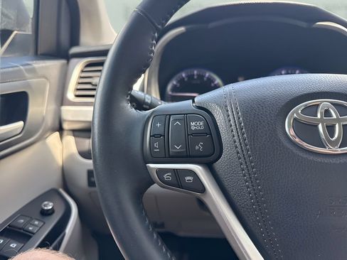Used 2016 Toyota Highlander XLE AWD/4WD image 16