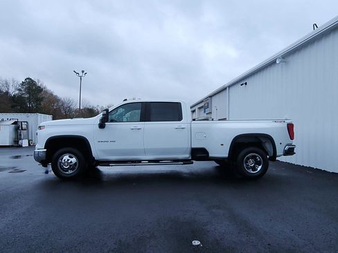 Used 2024 Chevrolet Silverado 3500 LT image 2