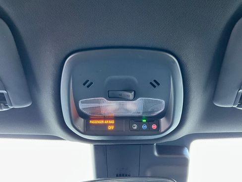 Used 2025 Buick Envista Preferred image 16