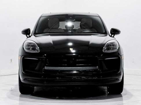 Used 2025 Porsche Macan image 4