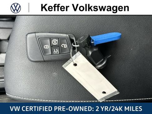 Certified 2023 Volkswagen Taos SE FWD image 44