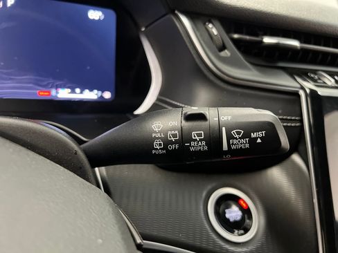 Used 2025 Jeep Grand Cherokee Altitude image 39