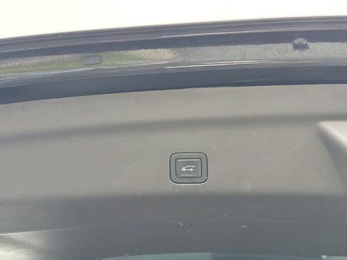 Used 2024 Chevrolet Tahoe LT RWD image 16