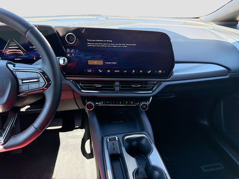 Used 2025 Chevrolet Equinox EV RS image 19