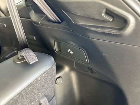 Used 2024 Mitsubishi Outlander SE image 38