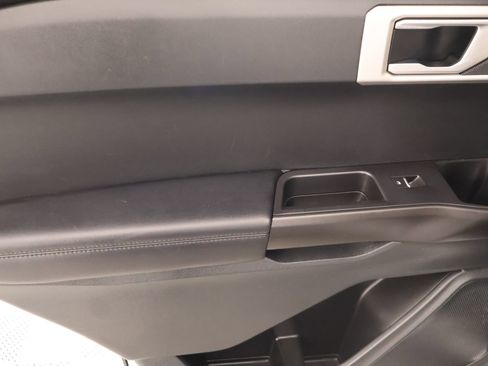 Used 2022 Ford Explorer 4WD image 16